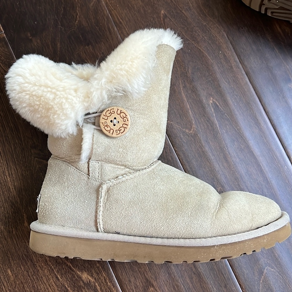Ugh boots - Picture 2 of 3